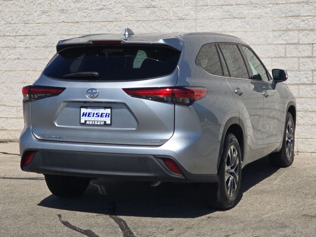 Used 2022 Silver Toyota XLE image 13