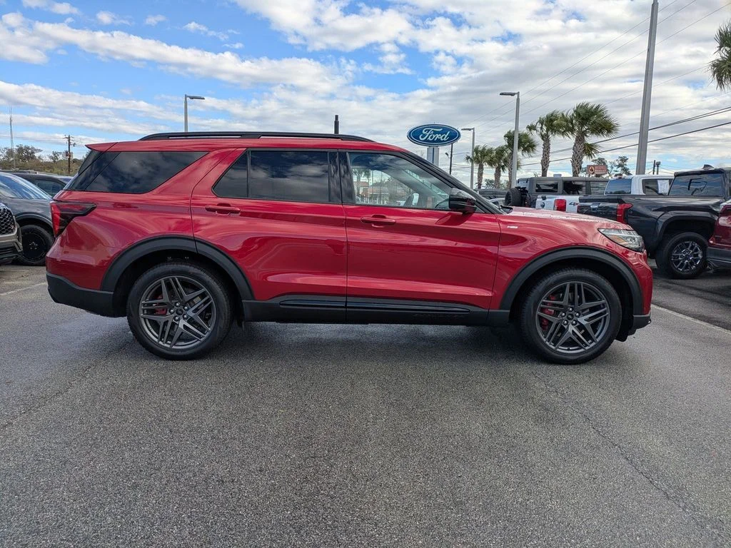 New 2026 Rapid Red Metallic Tinted Clearcoat Ford ST-Line image 3