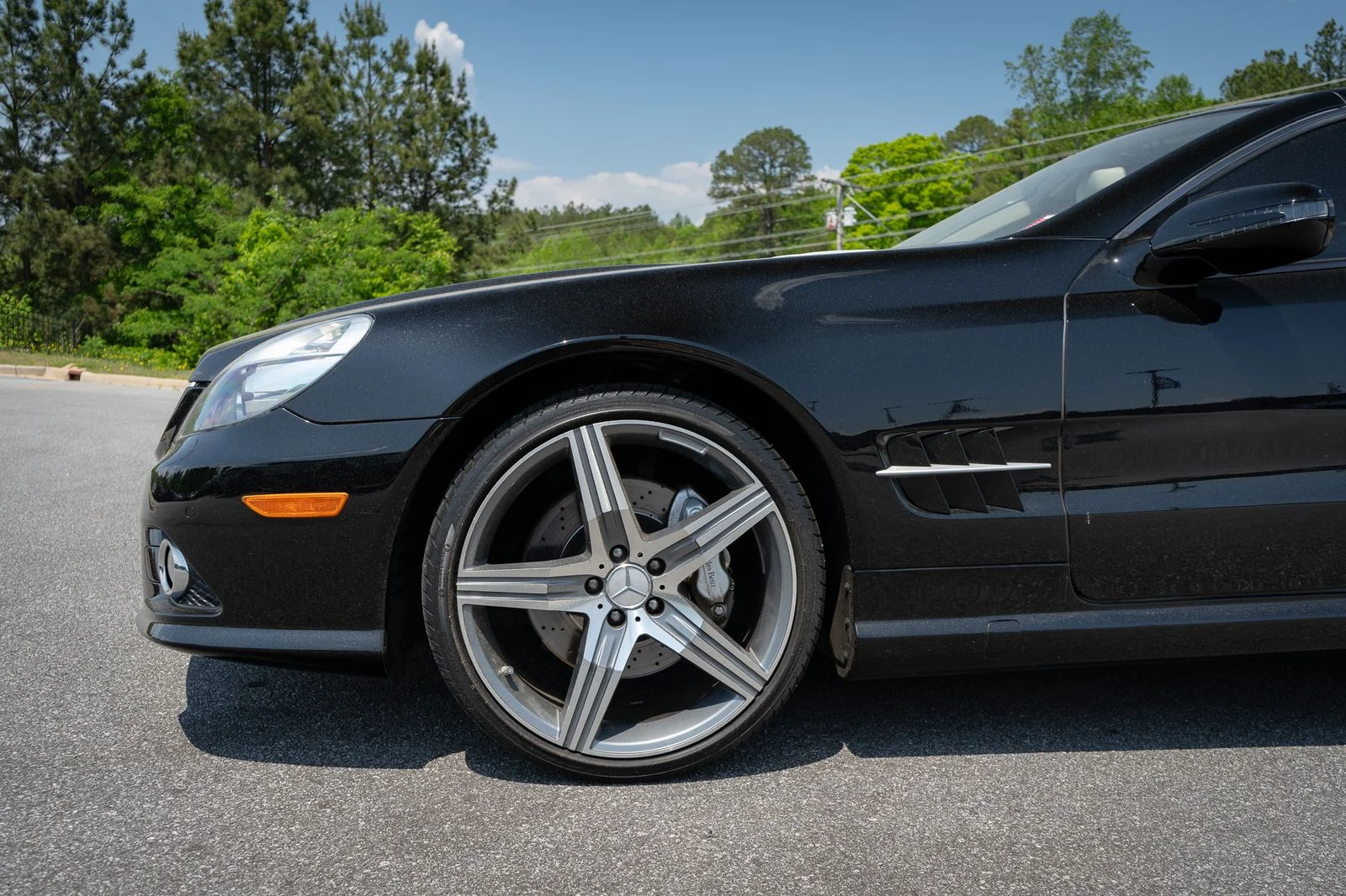 Used 2009 Black Mercedes-Benz SL 550 image 4