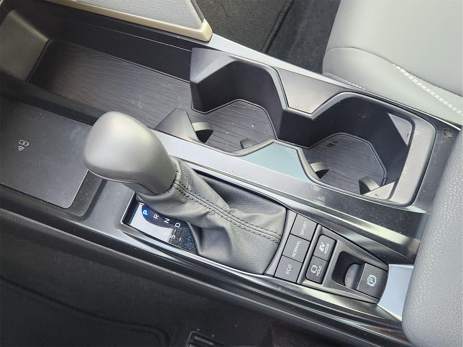 2025 Toyota Camry photo 20 of 33