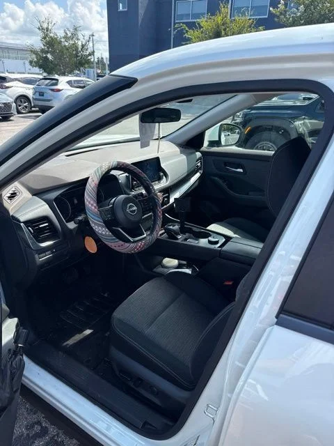 Used 2022 White Nissan SV image 5