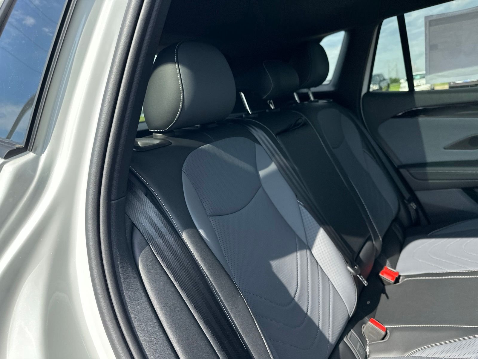 New 2026 White/off-white Volkswagen 2.0T SE R-Line Black image 33