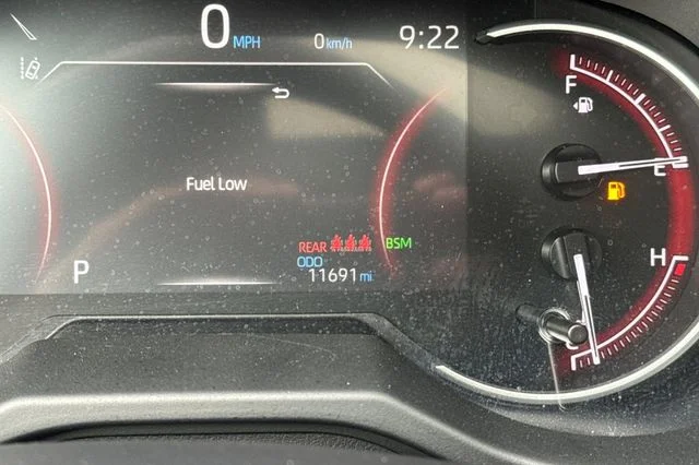 2025 Toyota RAV4 XLE - Photo 31