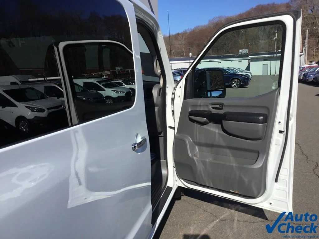 2015 Nissan NV Passenger SV - Photo 29