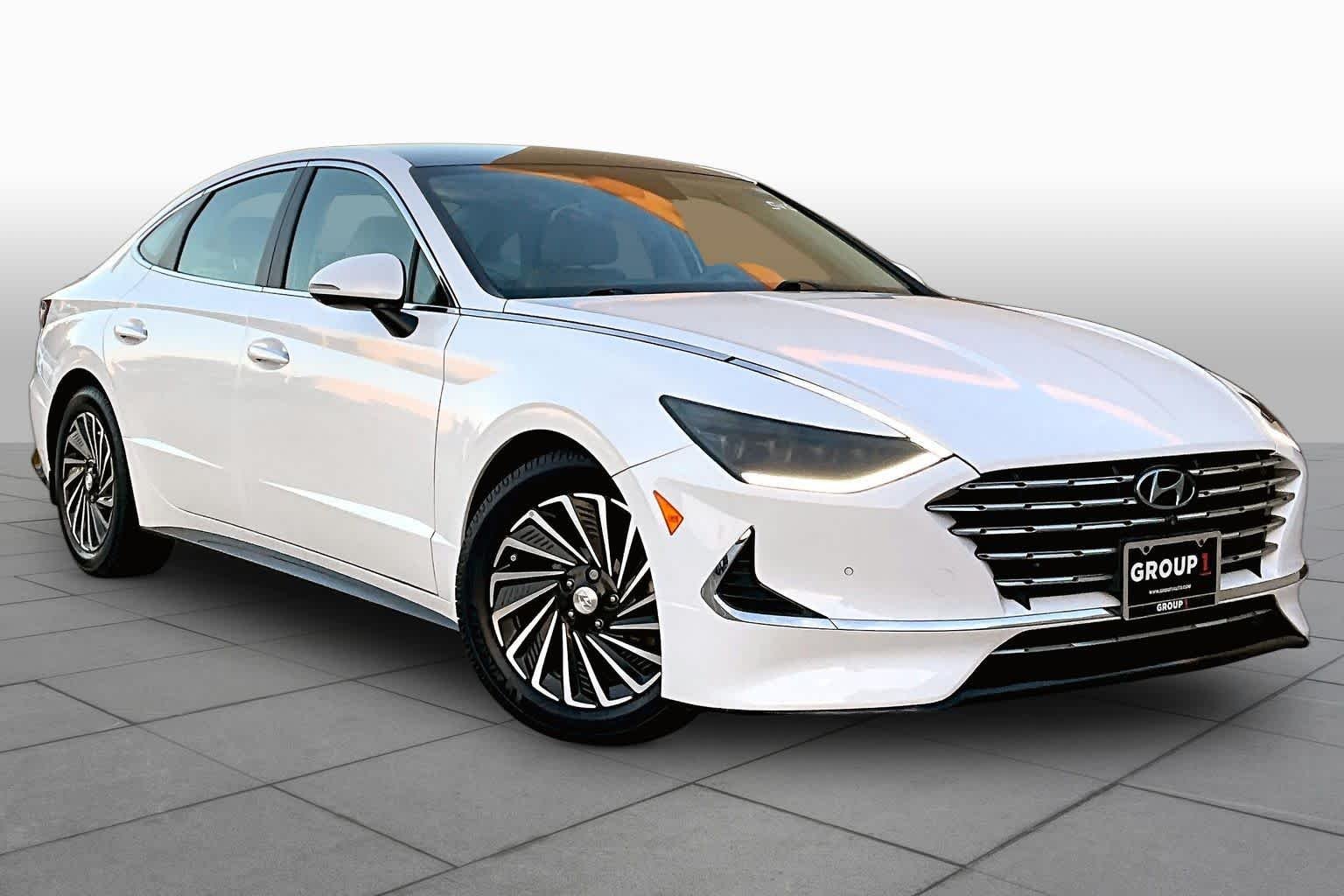 Used 2021 Hyper White Hyundai Limited image 3