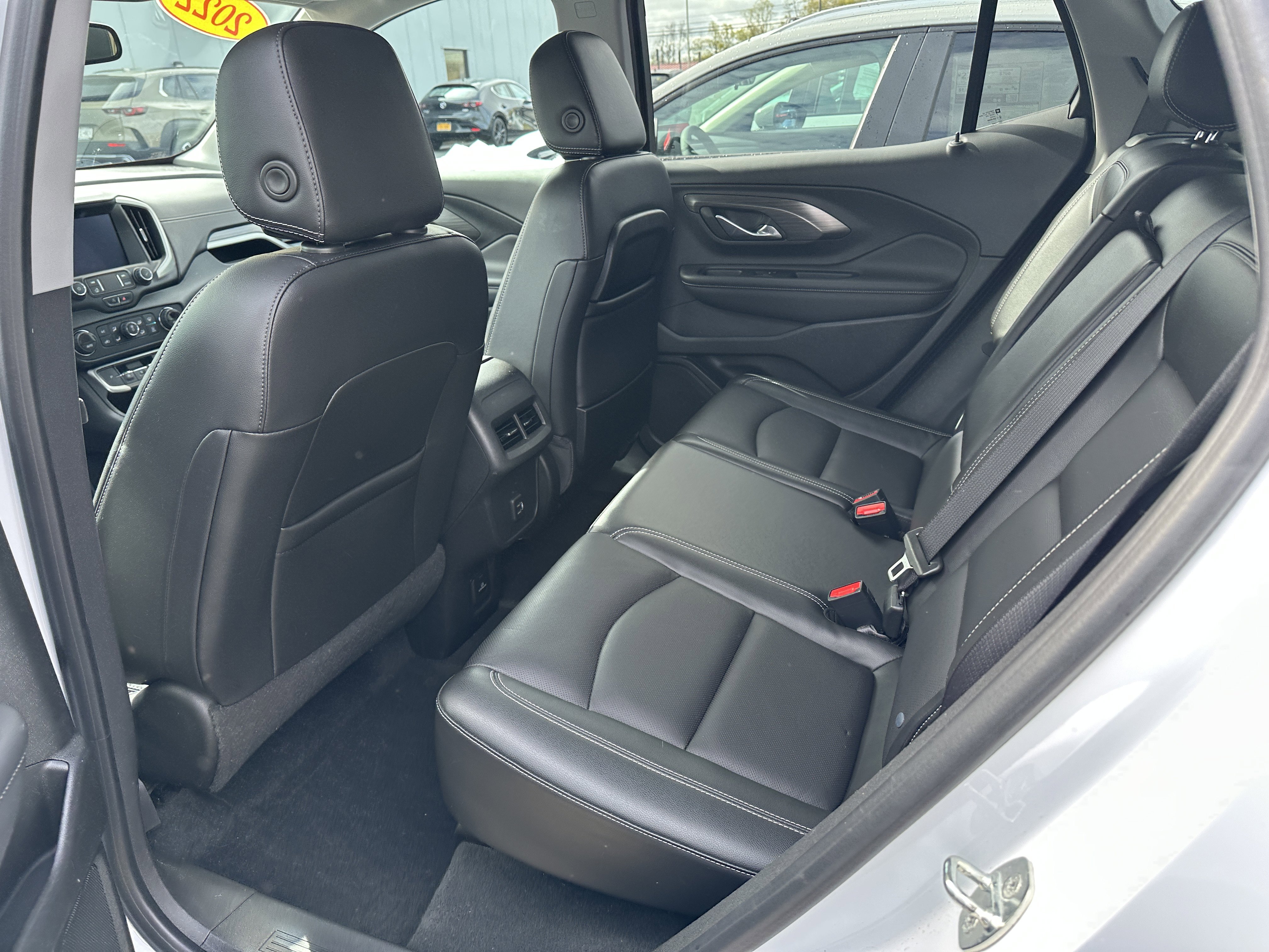 Used 2022 White Frost Tricoat GMC SLT image 18