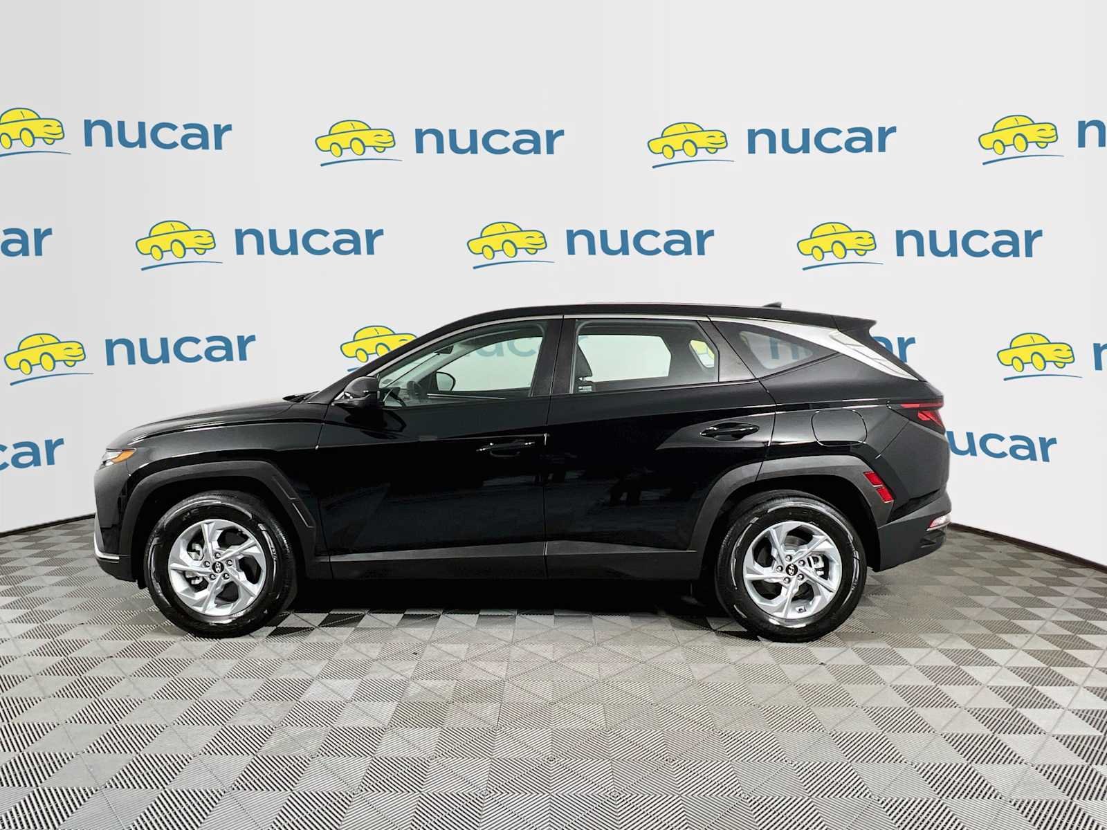 Used 2024 Black Pearl Hyundai SE image 4