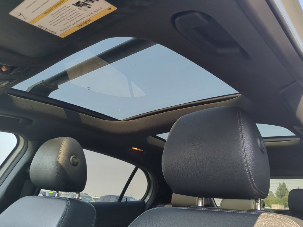 Used 2017  Mercedes-Benz GLA 250 image 23