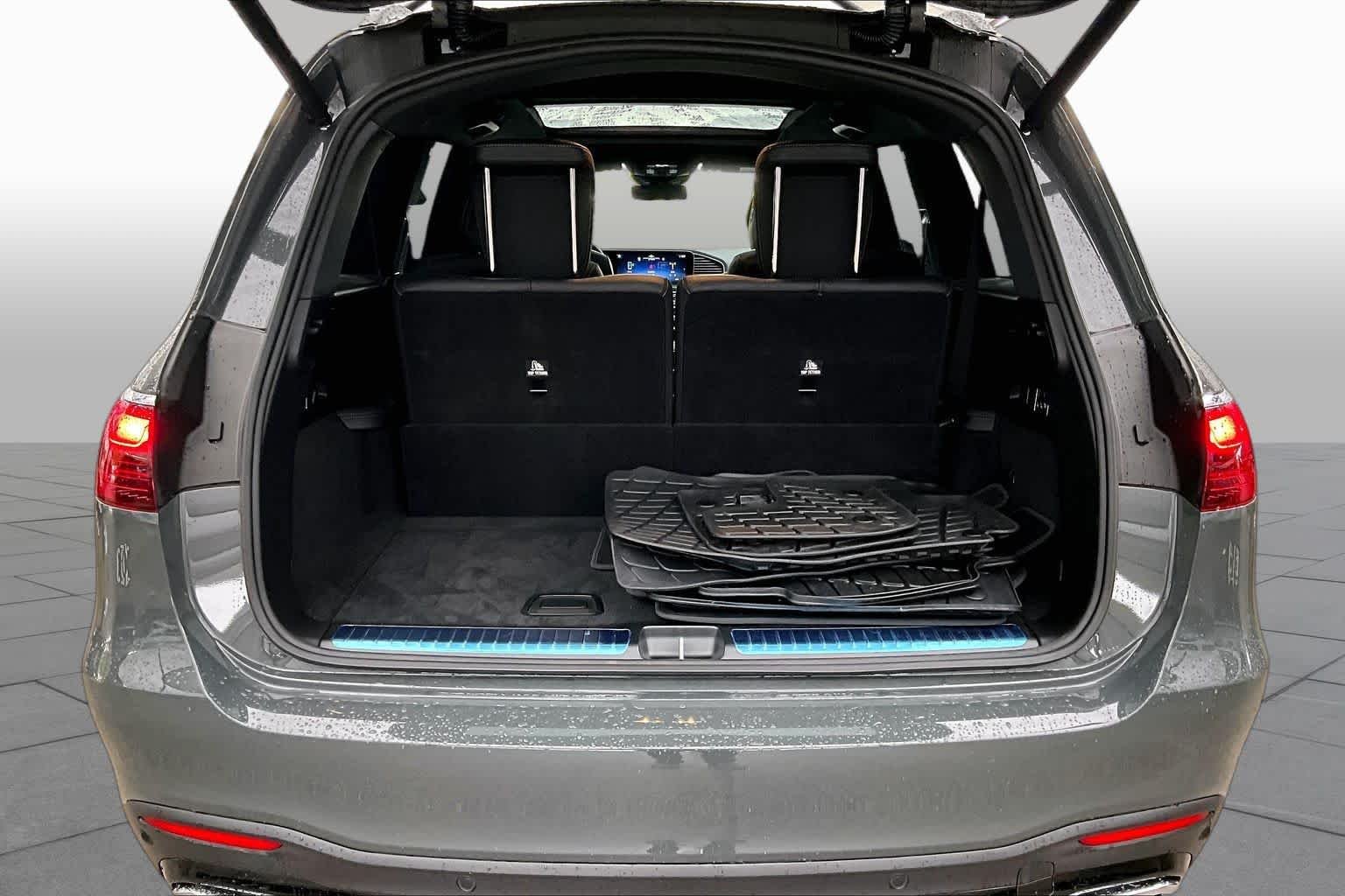 Used 2026 MANUFAKTUR Signature Silicon Grey Mercedes-Benz GLS 450 image 38