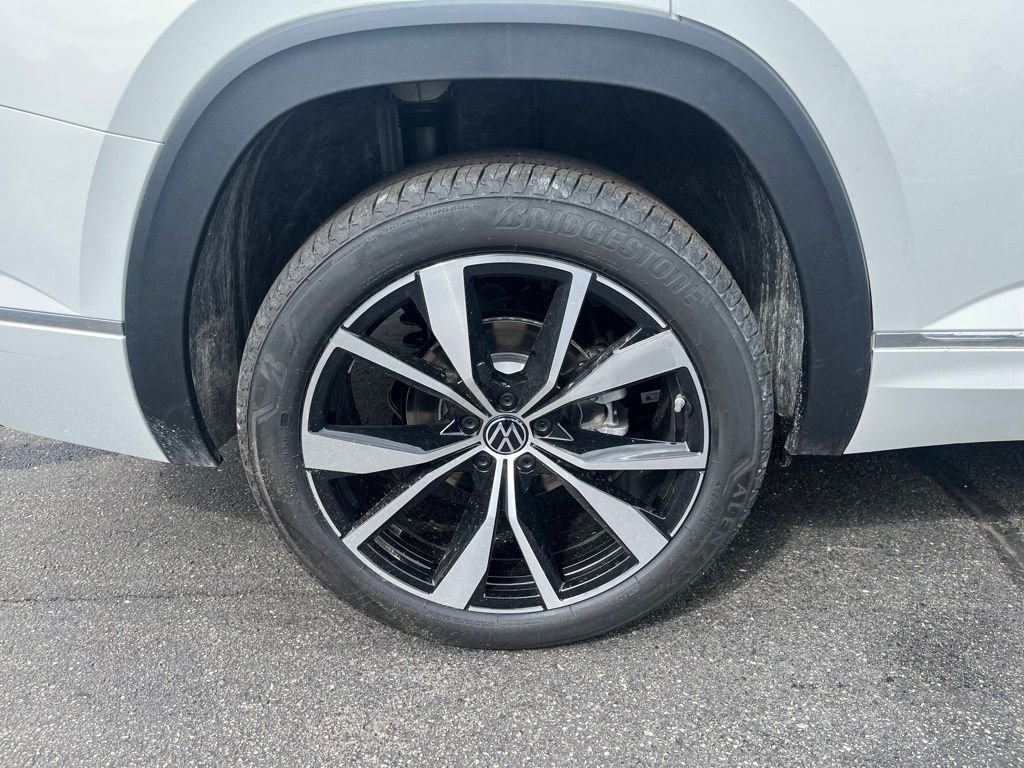 New 2026 White/off-white Volkswagen 2.0T SEL Premium R-Line image 30