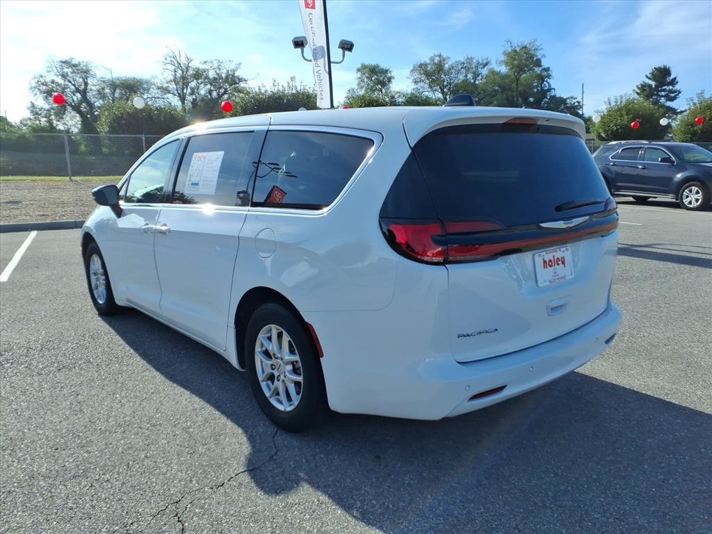 Used 2024 White Chrysler Touring L image 7