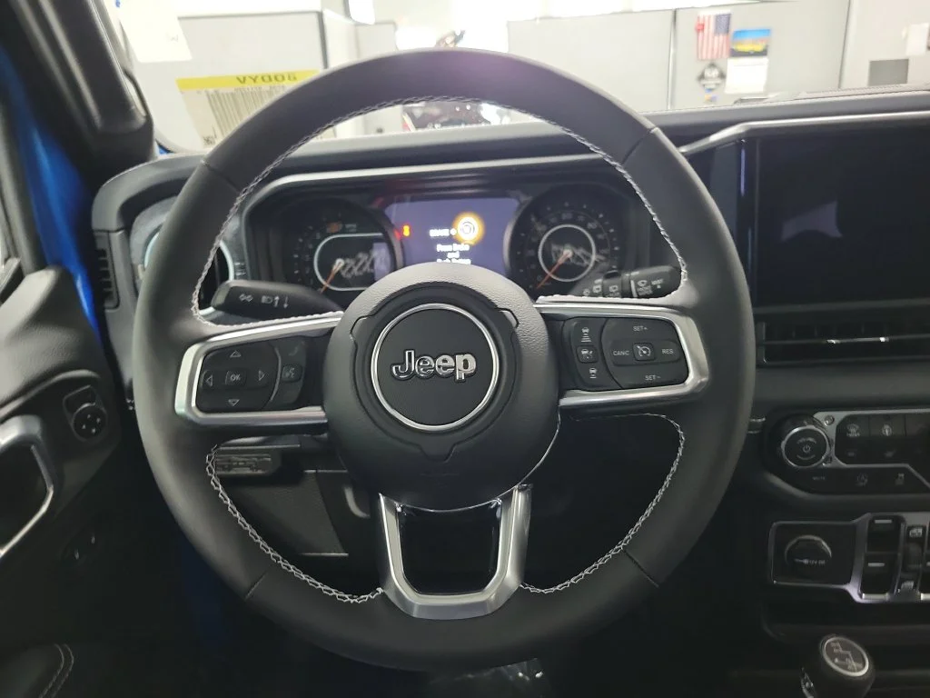 New 2026 Hydro Blue Pearl-Coat Exterior Paint Jeep Sahara image 20