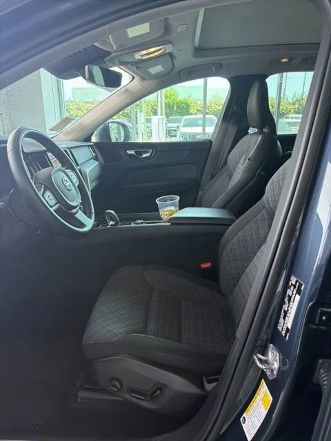 Used 2022 Blue Volvo Momentum image 5