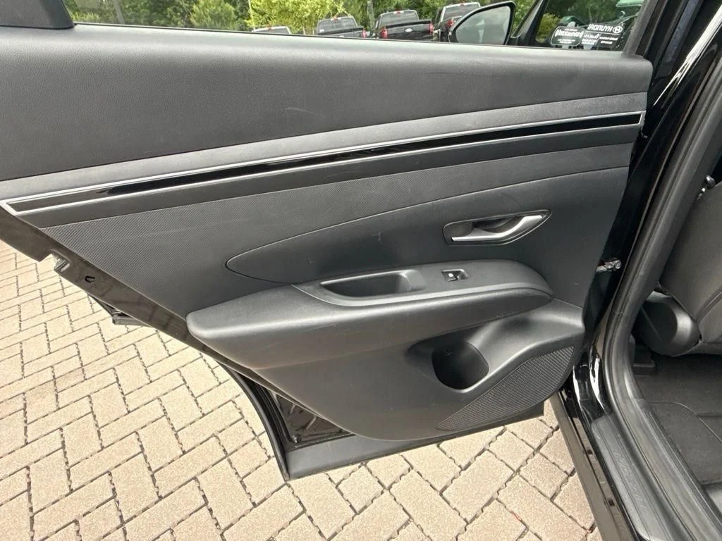 Used 2023 Black Hyundai SEL image 23