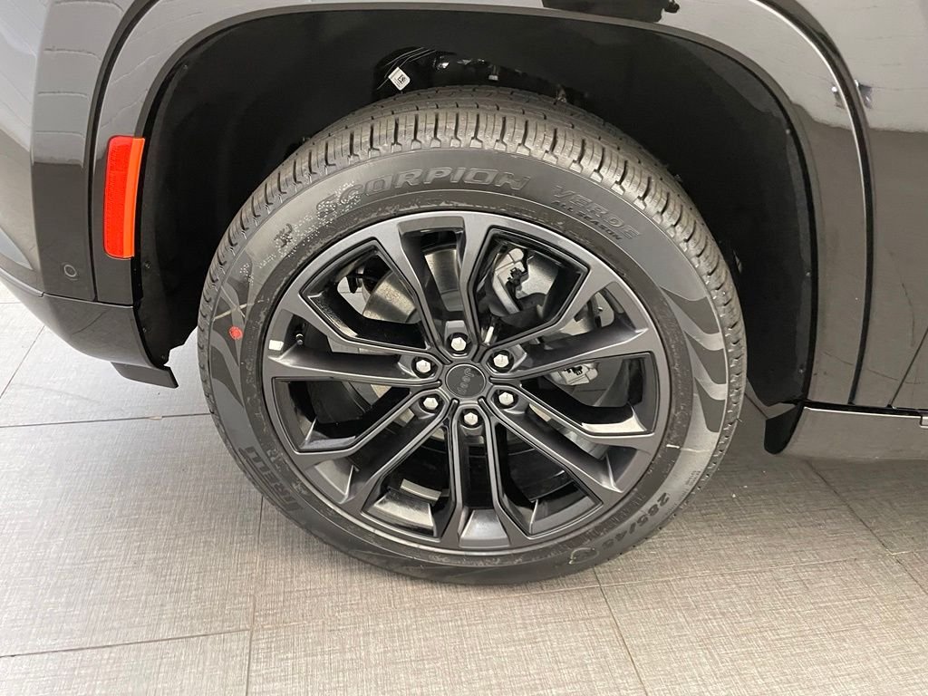 New 2026 High Gloss Black Jeep Summit Reserve image 10