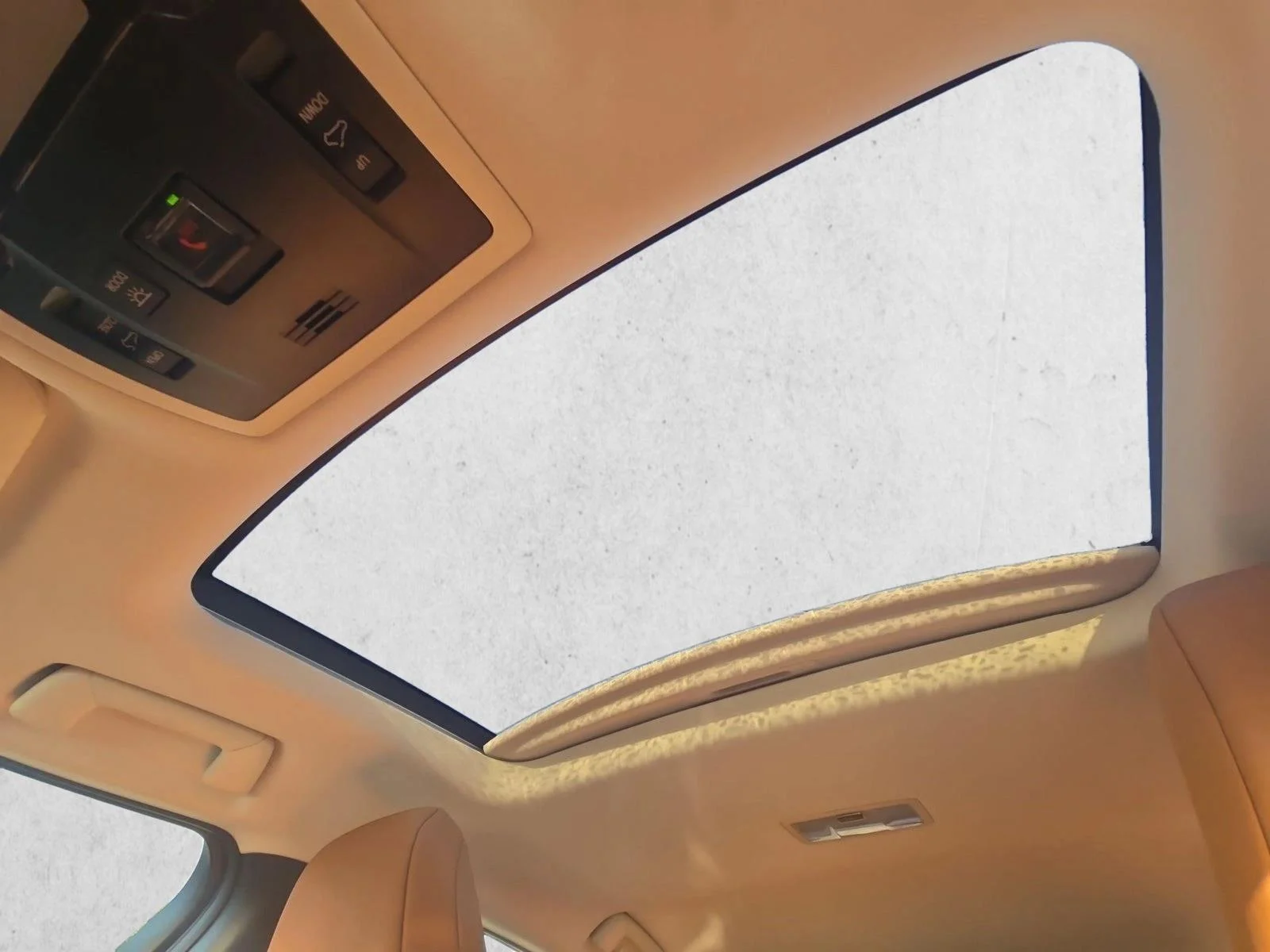 Used 2022 Eminent White Pearl Lexus UX 200 image 14