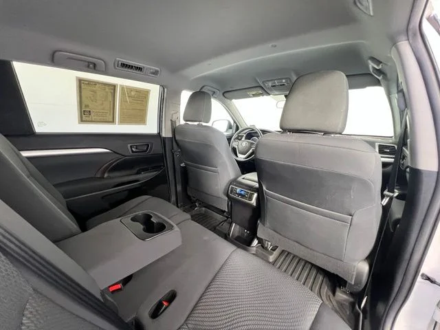 Used 2019 White Toyota LE image 33
