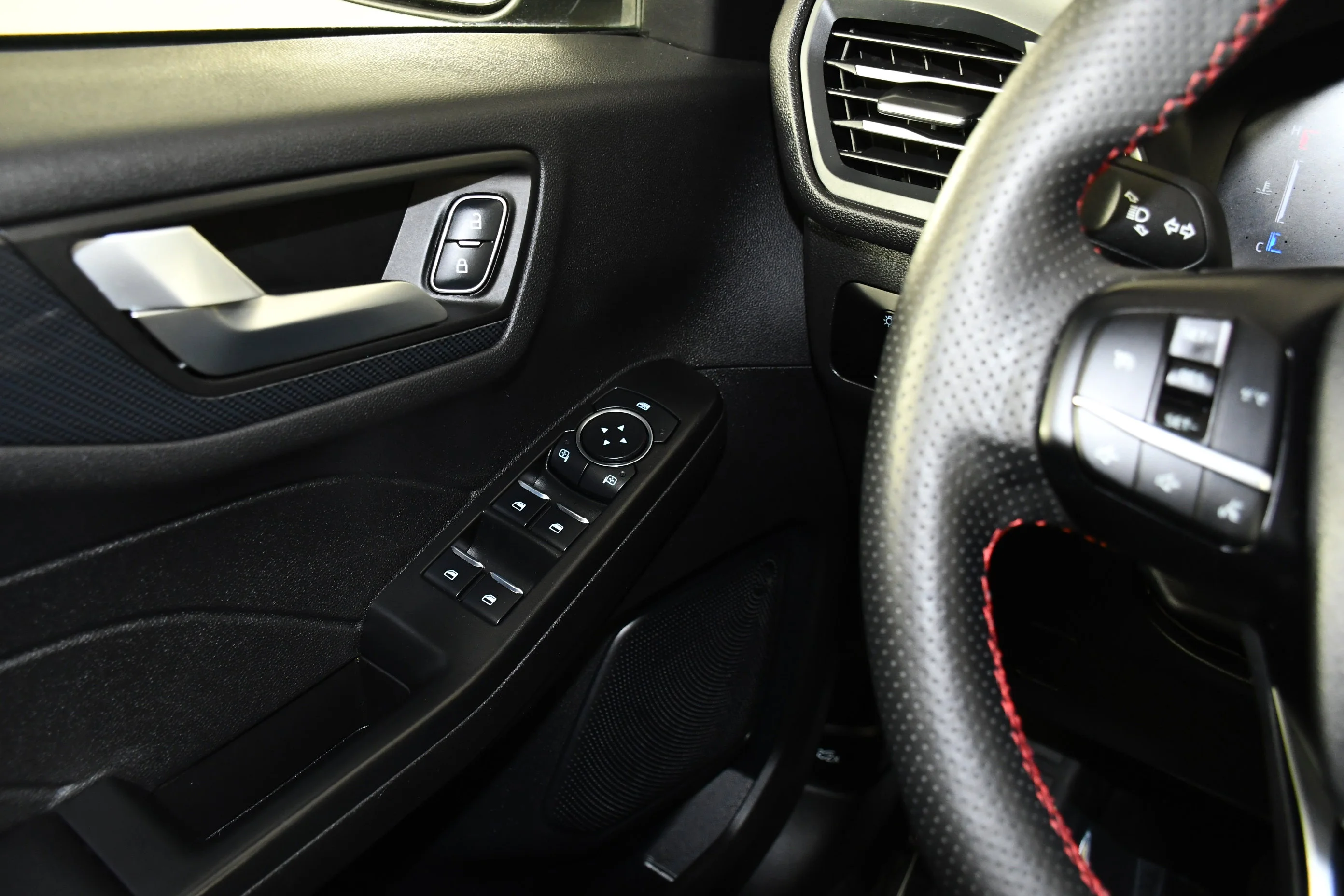 Used 2025 Gray Metallic Ford ST-Line image 31