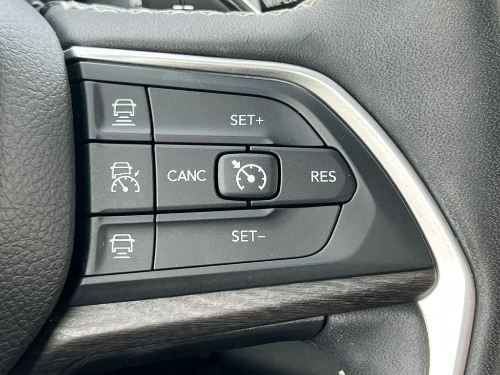 Used 2023 White Jeep Limited image 20