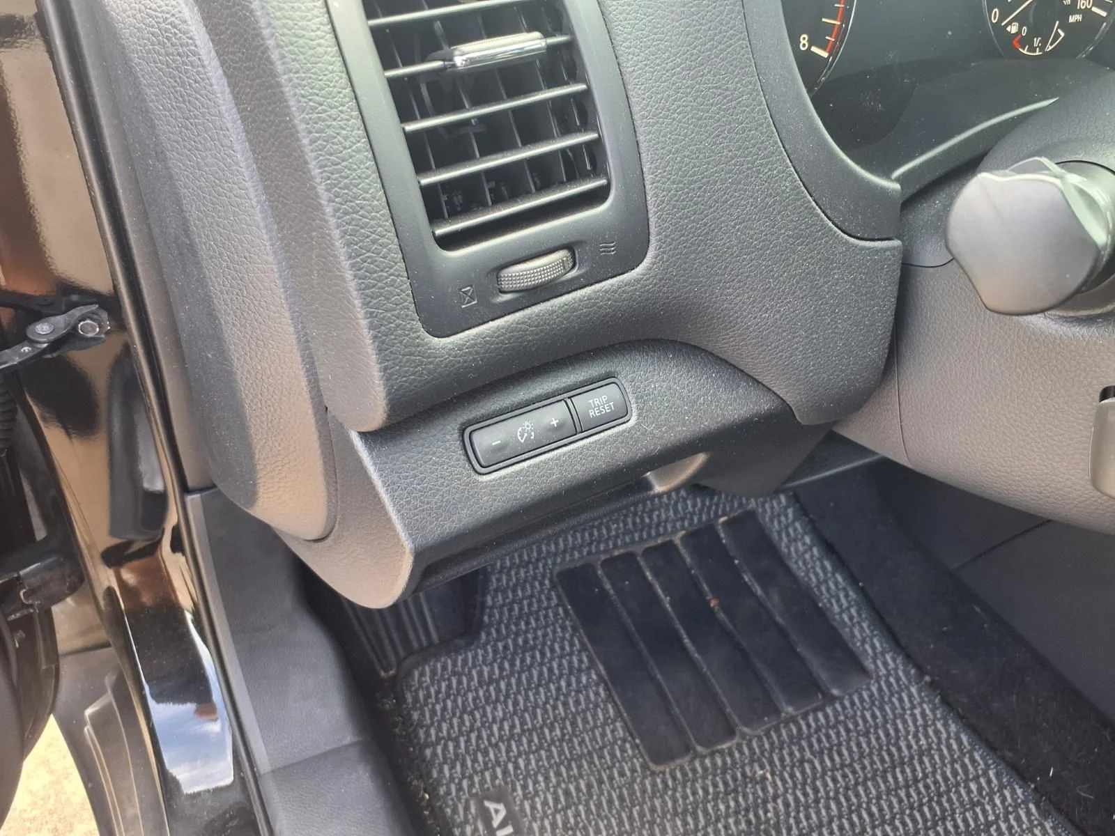 Used 2018 Black Nissan 2.5 SR image 15