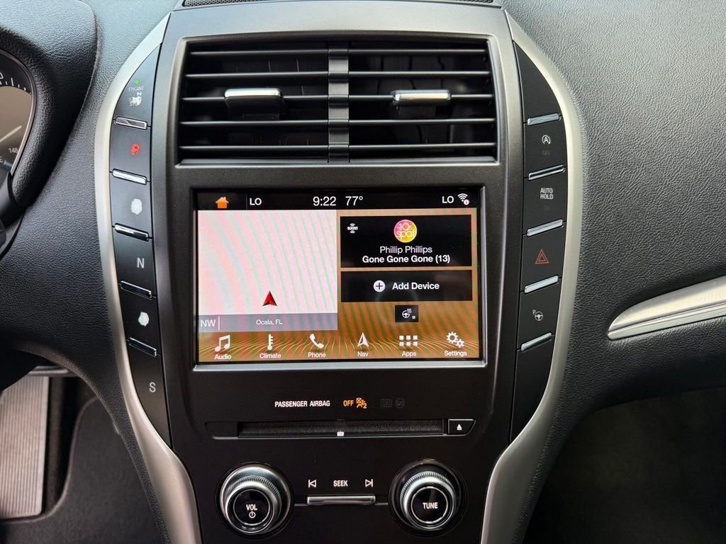 Used 2019 White Lincoln Reserve image 16