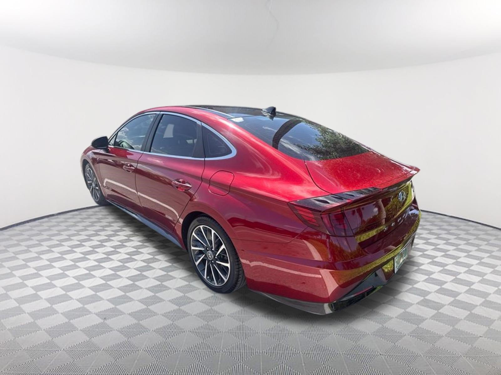 Used 2023 Ultimate Red Hyundai Limited image 7