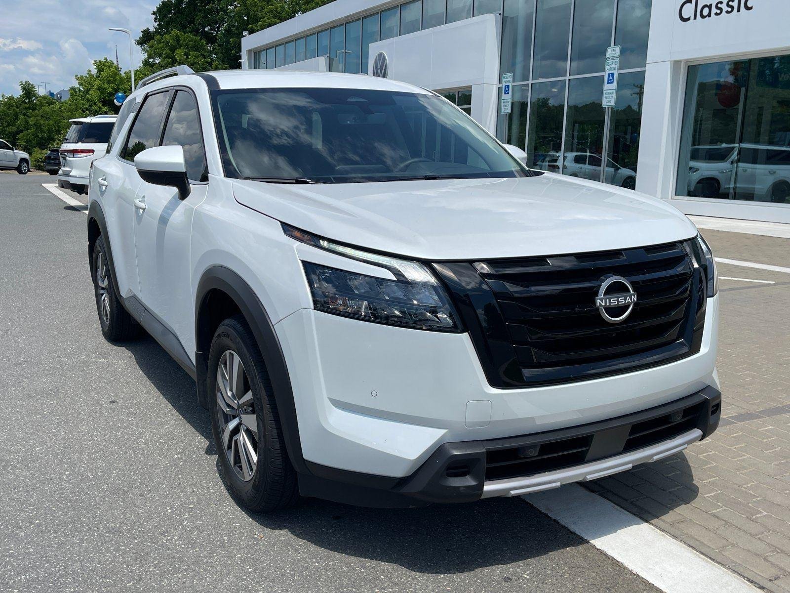Used 2025 Everest White Pearl Tricoat Nissan SL image 7