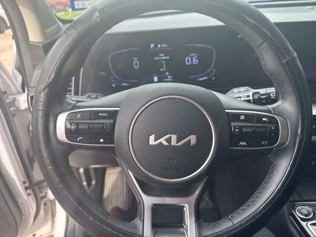 Used 2023 White Kia EX image 7