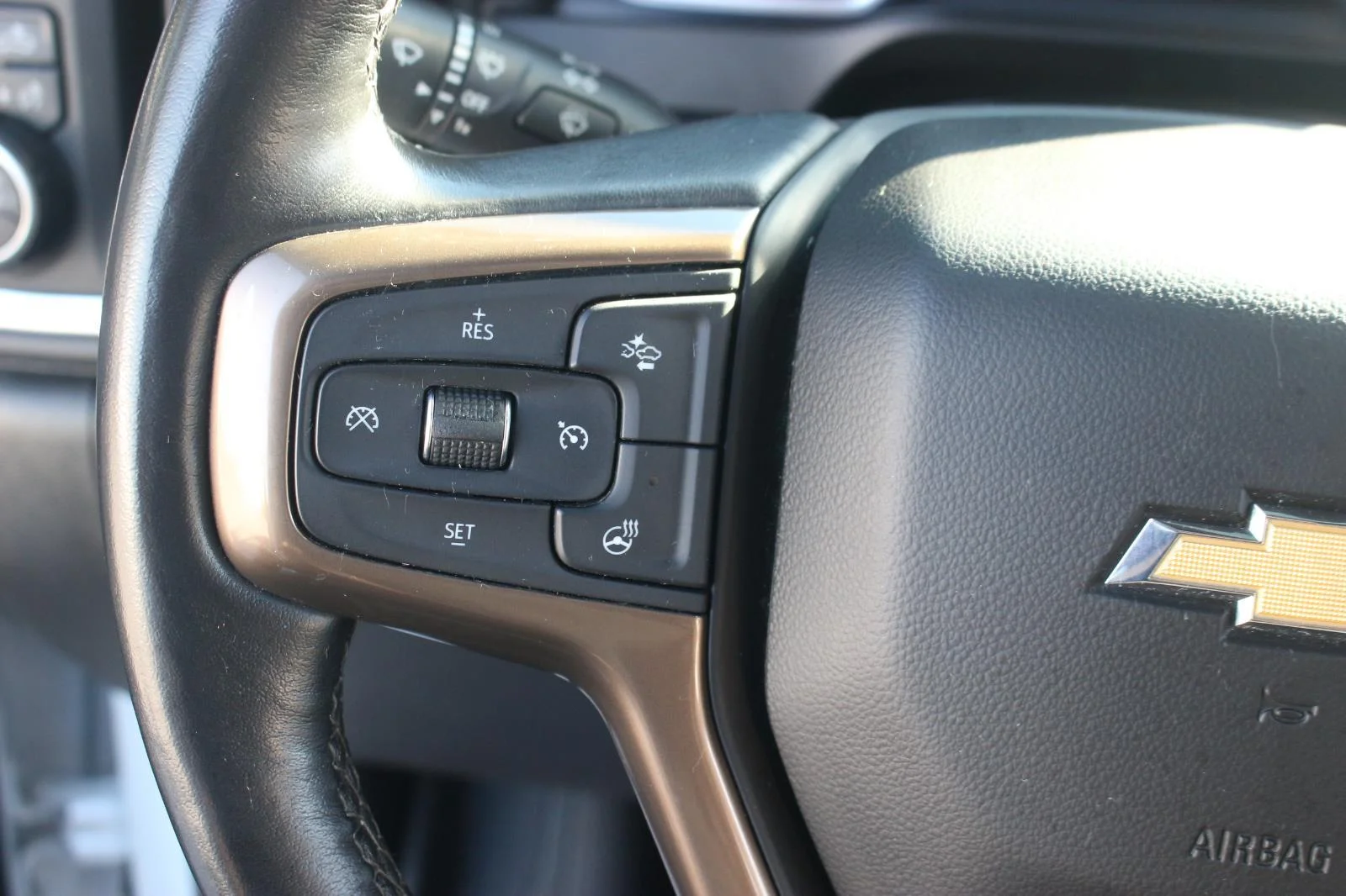 Used 2021 IRIDESCENT PEARL TRICOAT Chevrolet High Country image 19