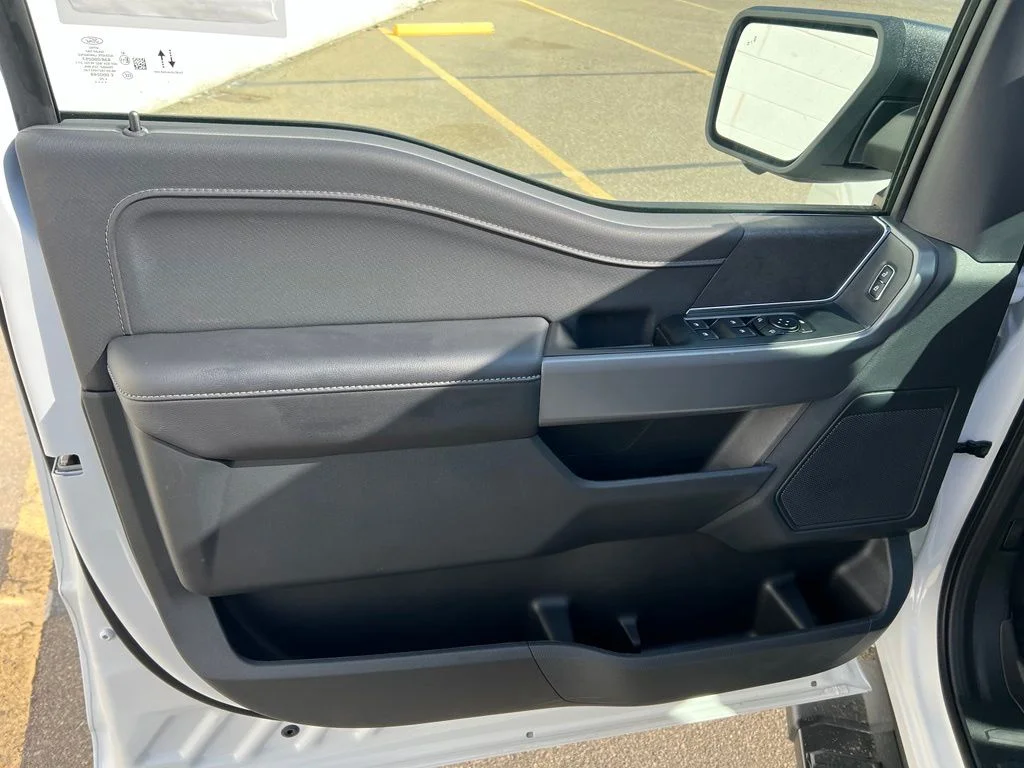New 2026 Oxford White Ford XLT image 8