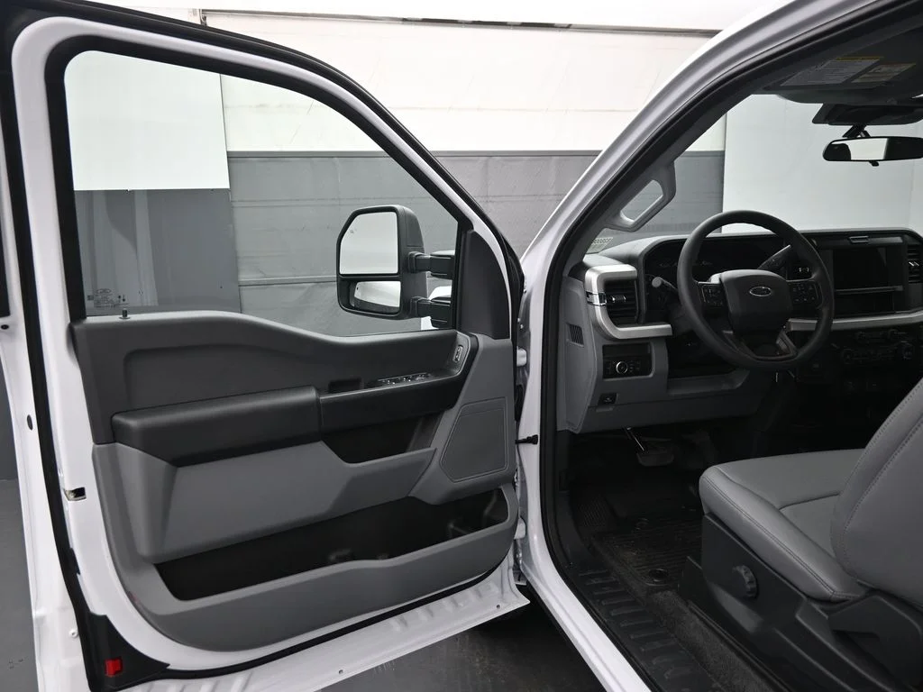 New 2026 Oxford White Ford XL image 8