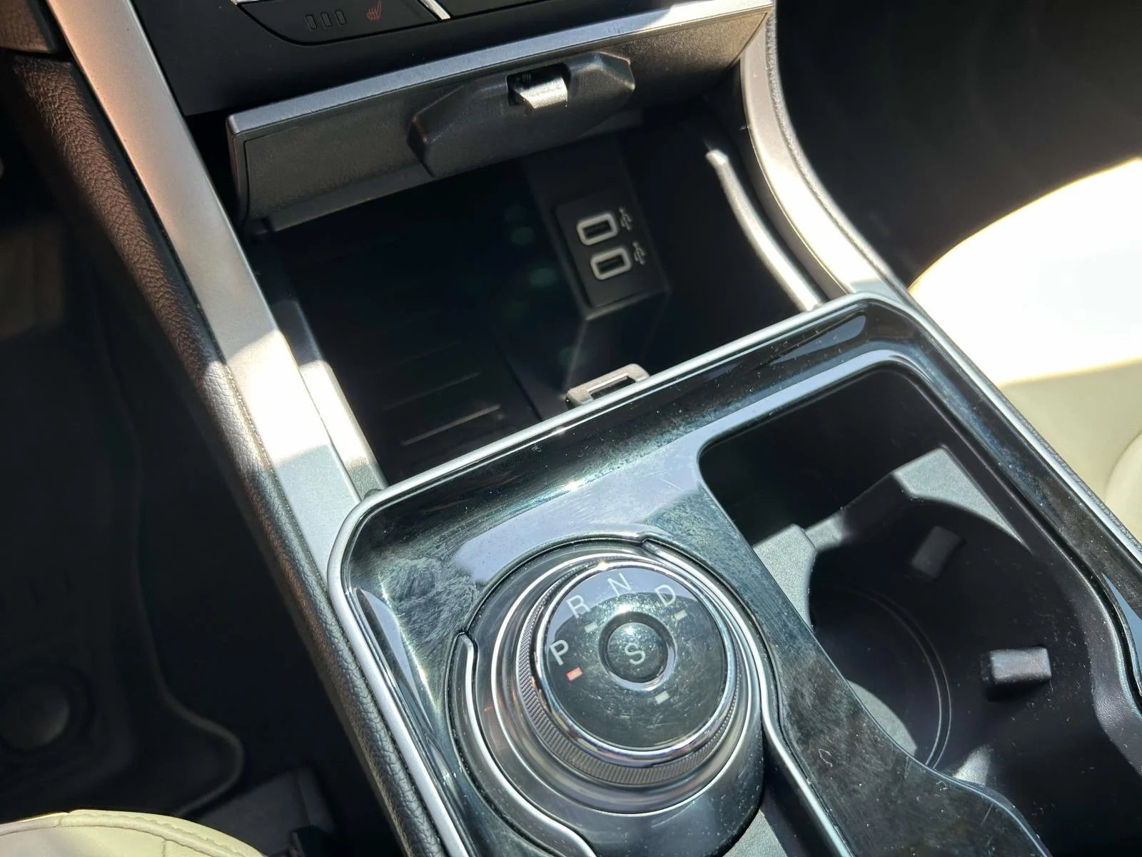 Used 2019 Silver Ford SEL FWD image 13
