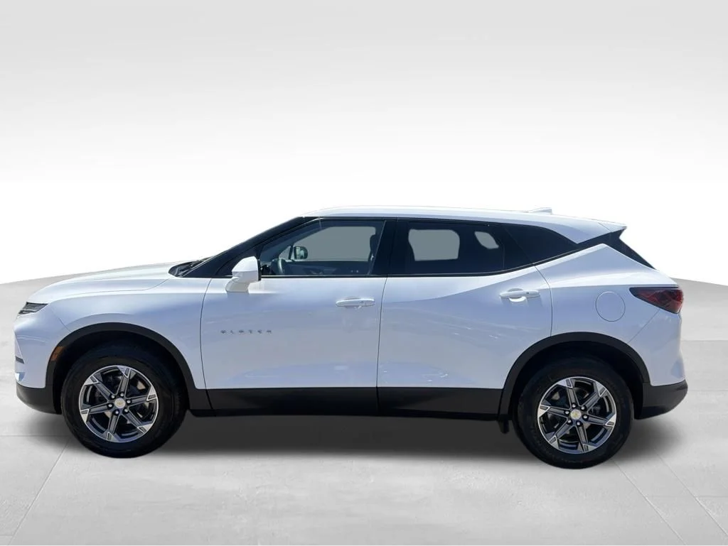 Used 2023 White Chevrolet LT image 2