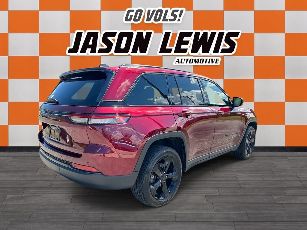 Used 2023 Velvet Red Pearlc Jeep Altitude image 4