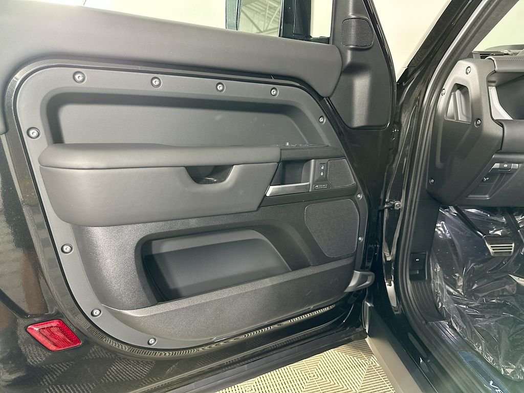 2026 Land Rover Defender V8 - Photo 22