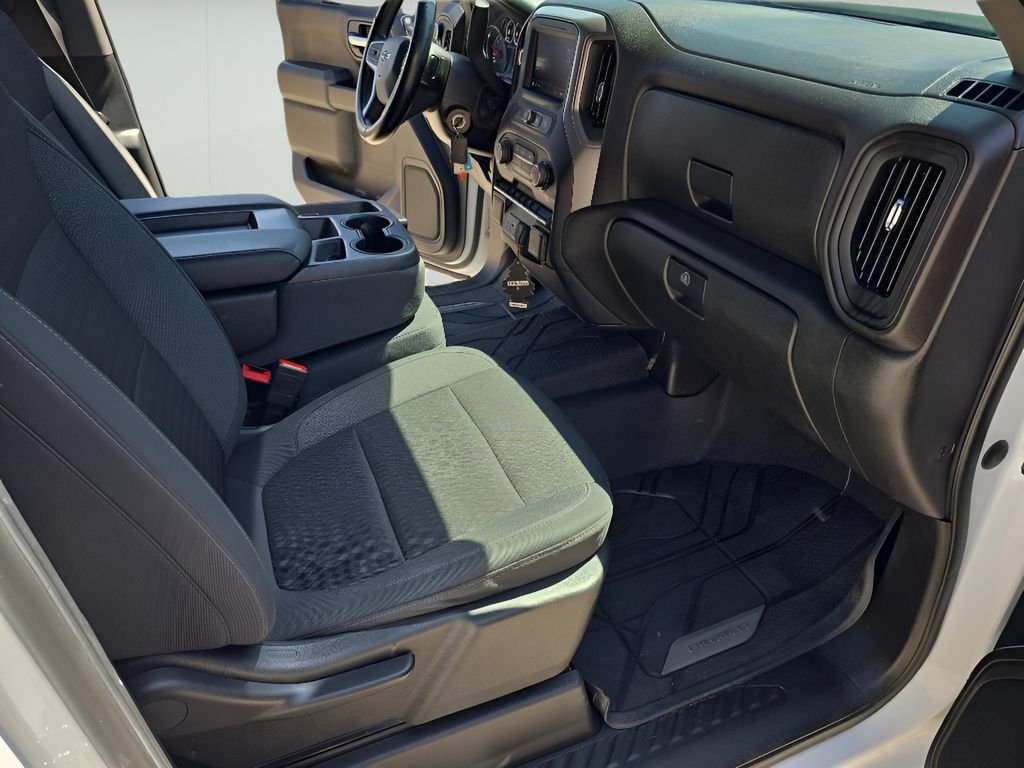 Used 2022 White Chevrolet Custom image 16