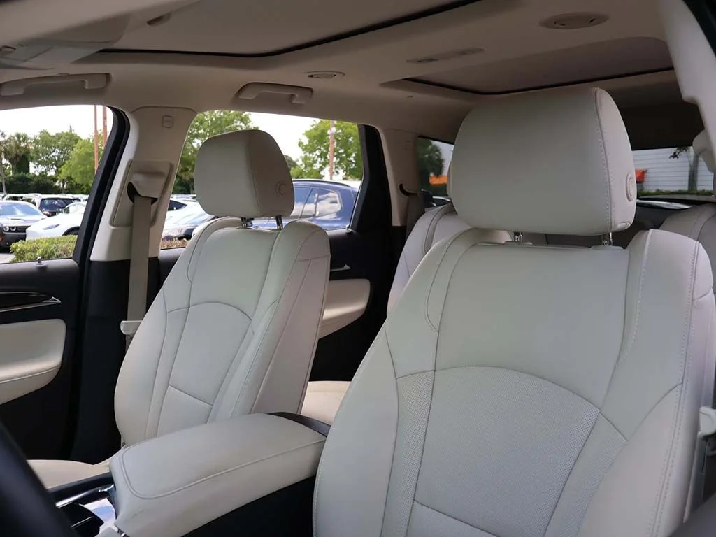 Used 2023 White Buick Premium Group image 36