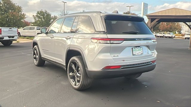New 2025 Silver Zynith Exterior Paint Jeep Limited image 5