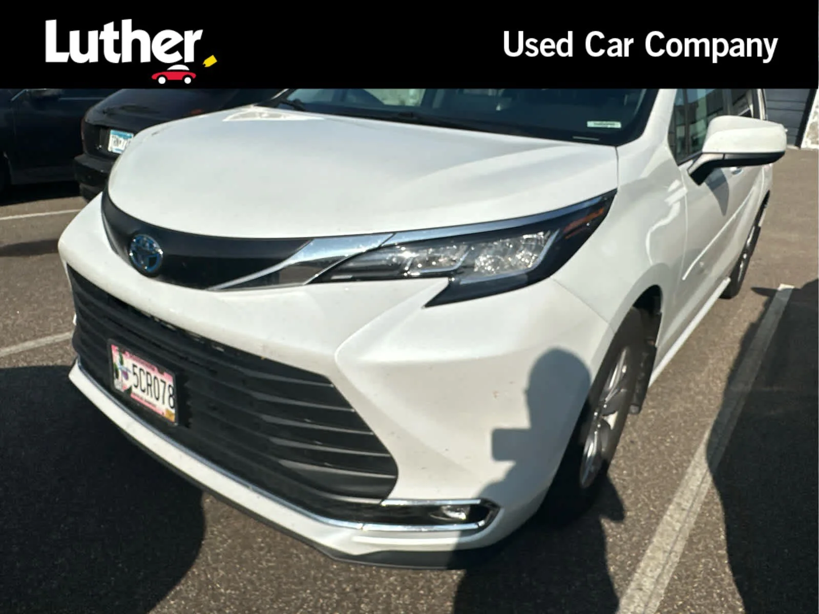Used 2022 Wind Chill Pearl Toyota XLE image 1