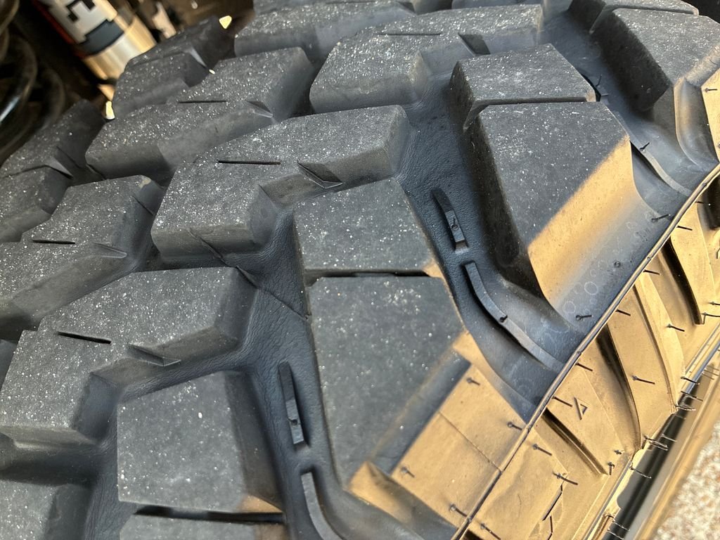 Used 2022 Gray Jeep Mojave image 28