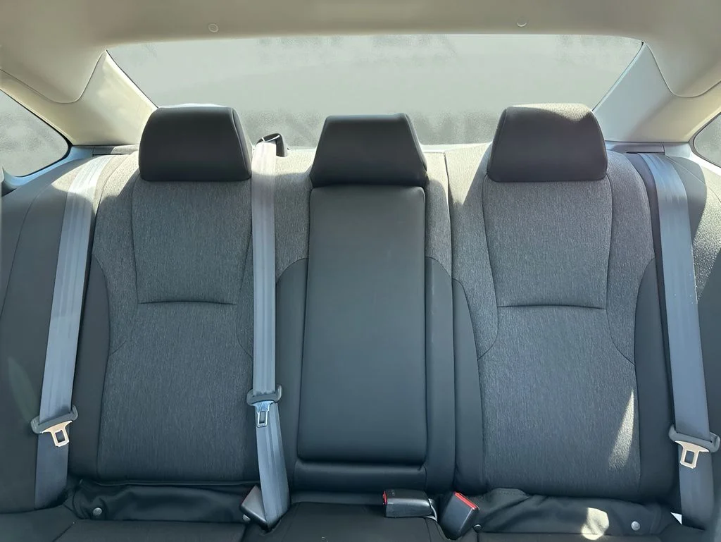 Used 2025 White Honda SE image 12