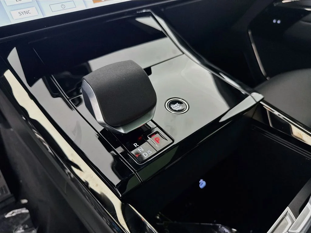 New 2026 Carpathian Grey Land Rover Dynamic SE image 17