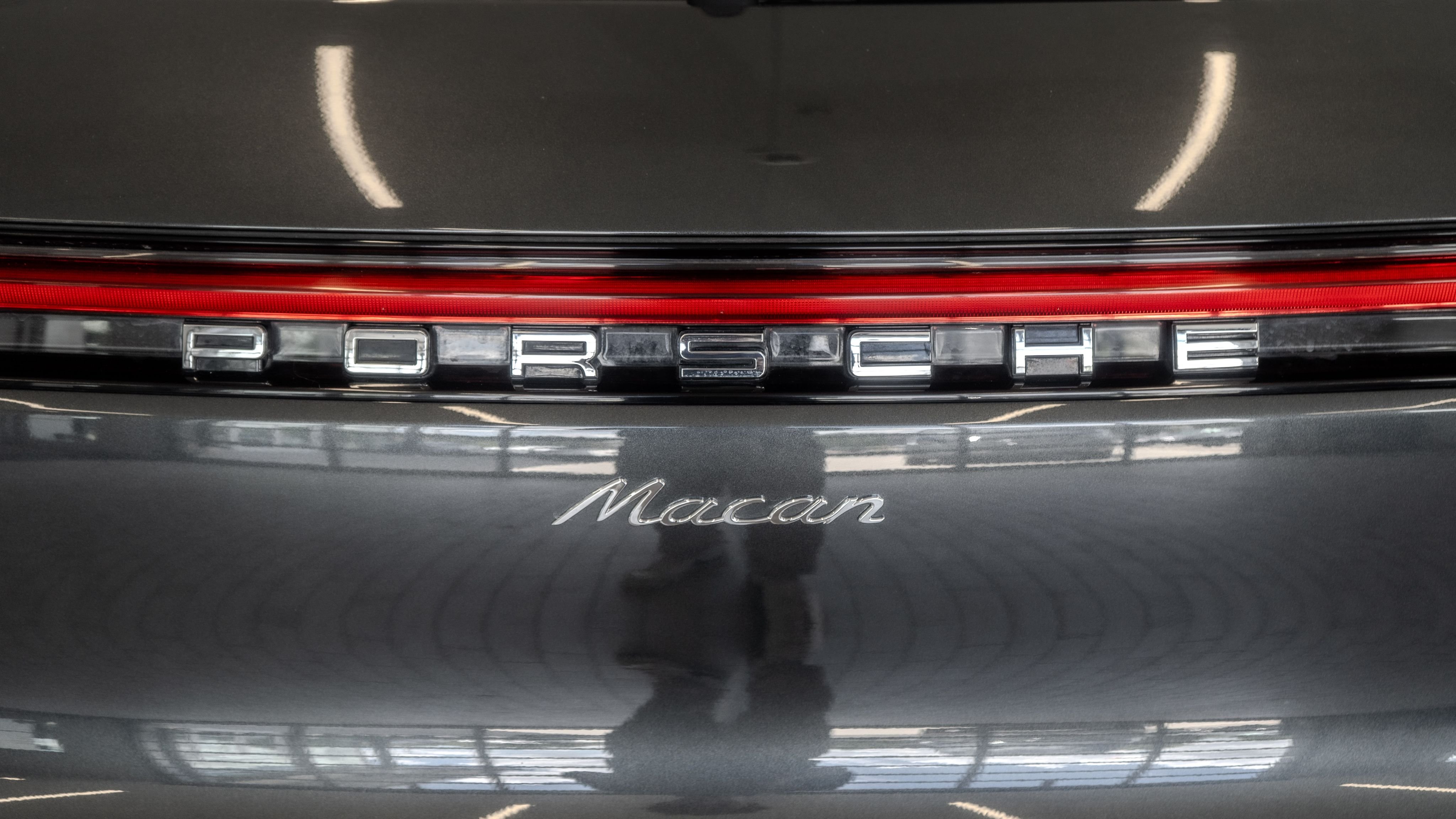 Used 2023 Volcano Grey Metallic Porsche Base image 23