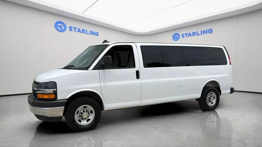 Used 2025 Summit White Chevrolet 1LT image 2