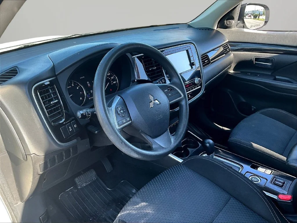 Used 2020 White Mitsubishi ES image 19