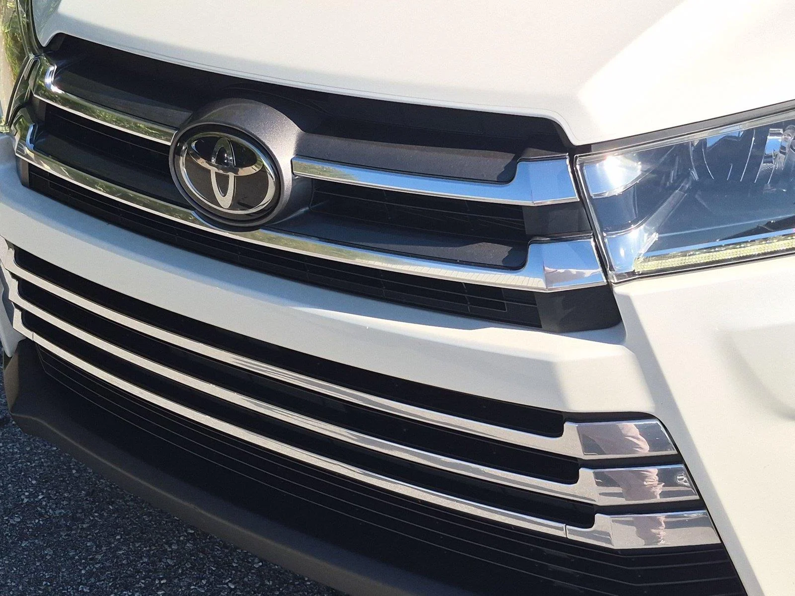 Used 2018 Blizzard Pearl Toyota Limited image 13