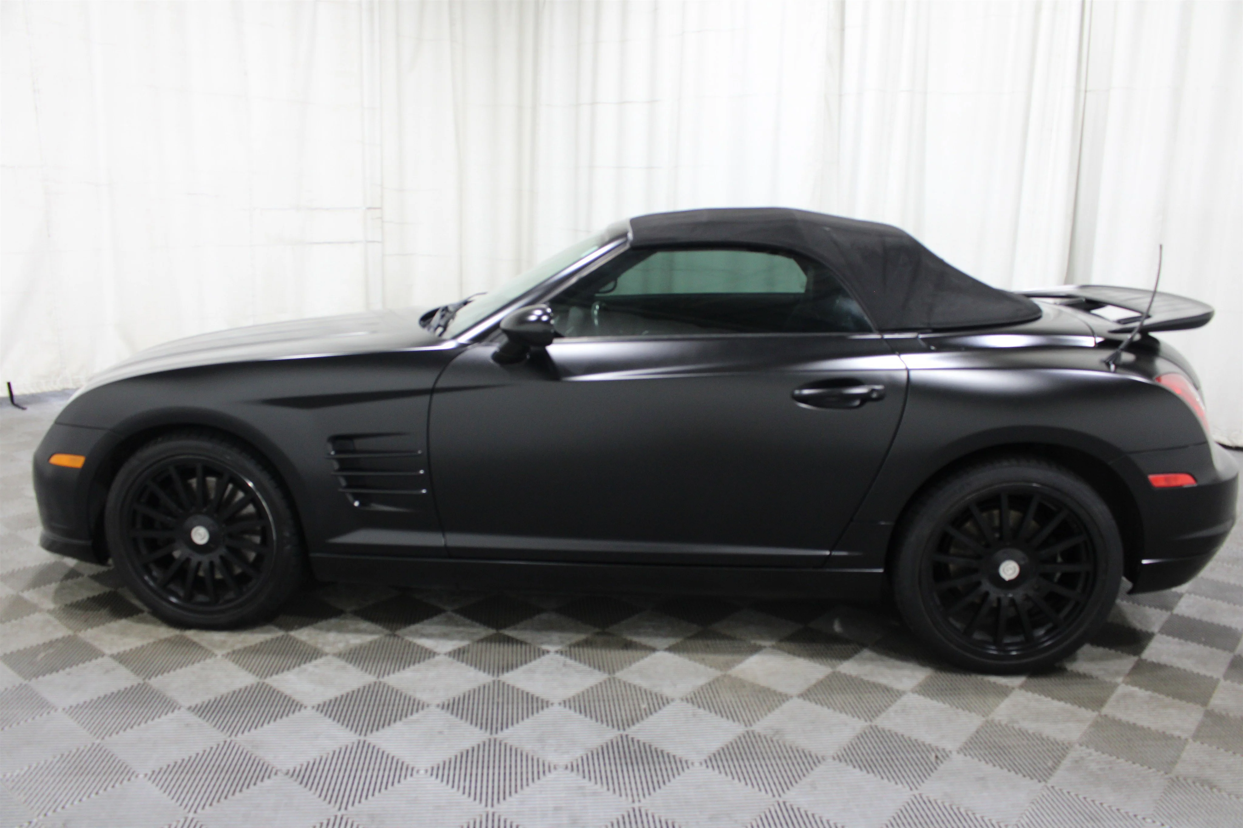 Used 2005 Black Chrysler SRT6 image 24