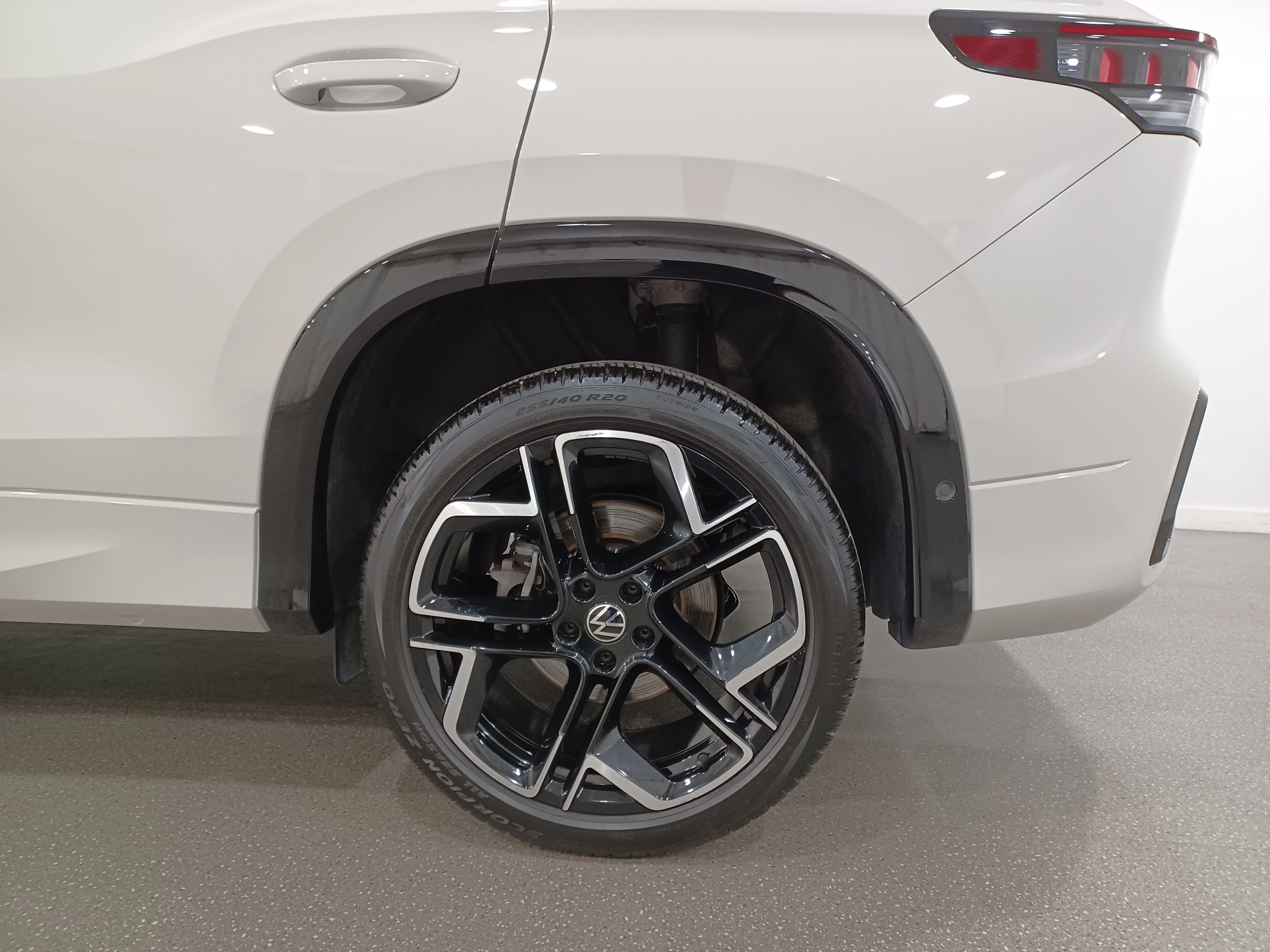 Certified Used 2026 Ascot Gray Volkswagen Highline Turbo R-Line 4Motion*AWD | Adaptive Cruise | Cooled Massage Seats | HUD | 360 Cam | Nav image 21