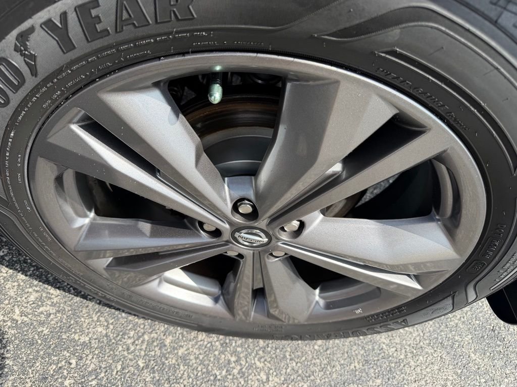 Used 2020 Orange Nissan Platinum image 13