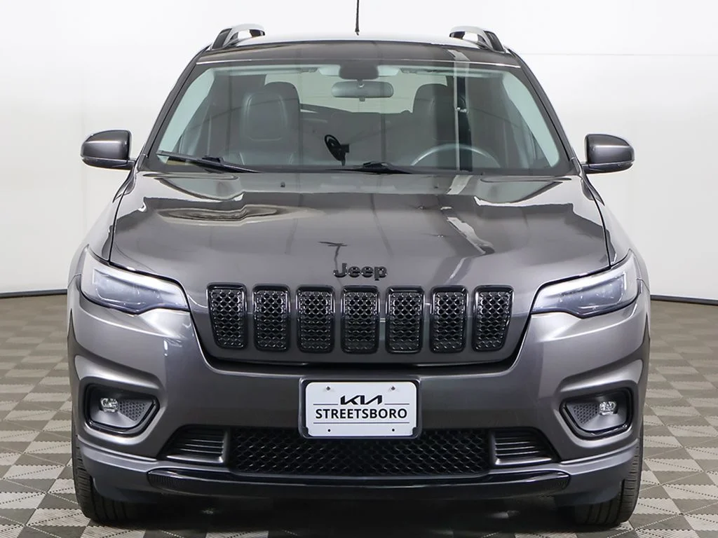 Used 2019 Gray Jeep Latitude Plus image 9